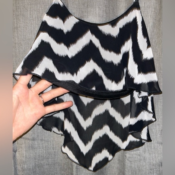 Zigzag Flutter Crop Top!! - Picture 2 of 5